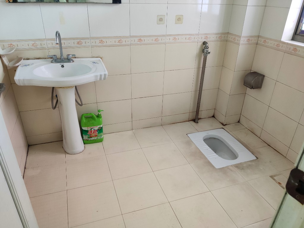 政华新村 3室2厅1卫 56.8万 政华新村 3室2厅1卫 56.8万客厅