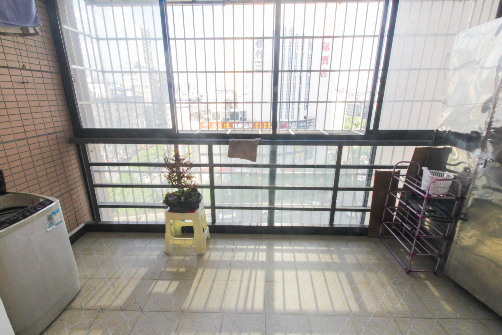 瑞都华庭（华庭美苑）  2室2厅1卫   89.00万阳台