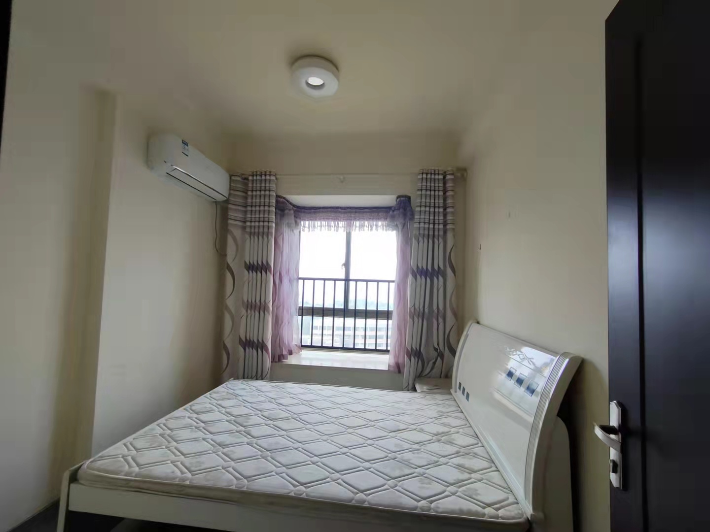 碧桂园 4室2厅3卫 2500.0元/月 碧桂园 4室2厅3卫 2500.0元/月室内图