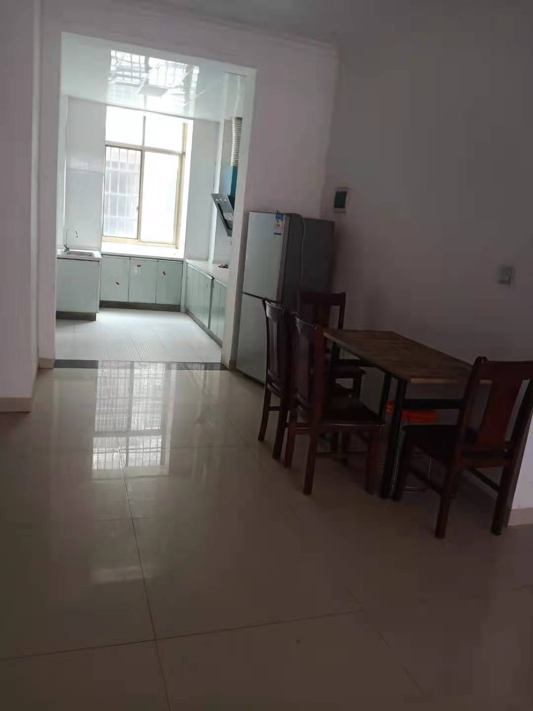 羊舞岭小区  2室2厅1卫    1000.0元/月 羊舞岭小区  2室2厅1卫    1000.0元/月室内图