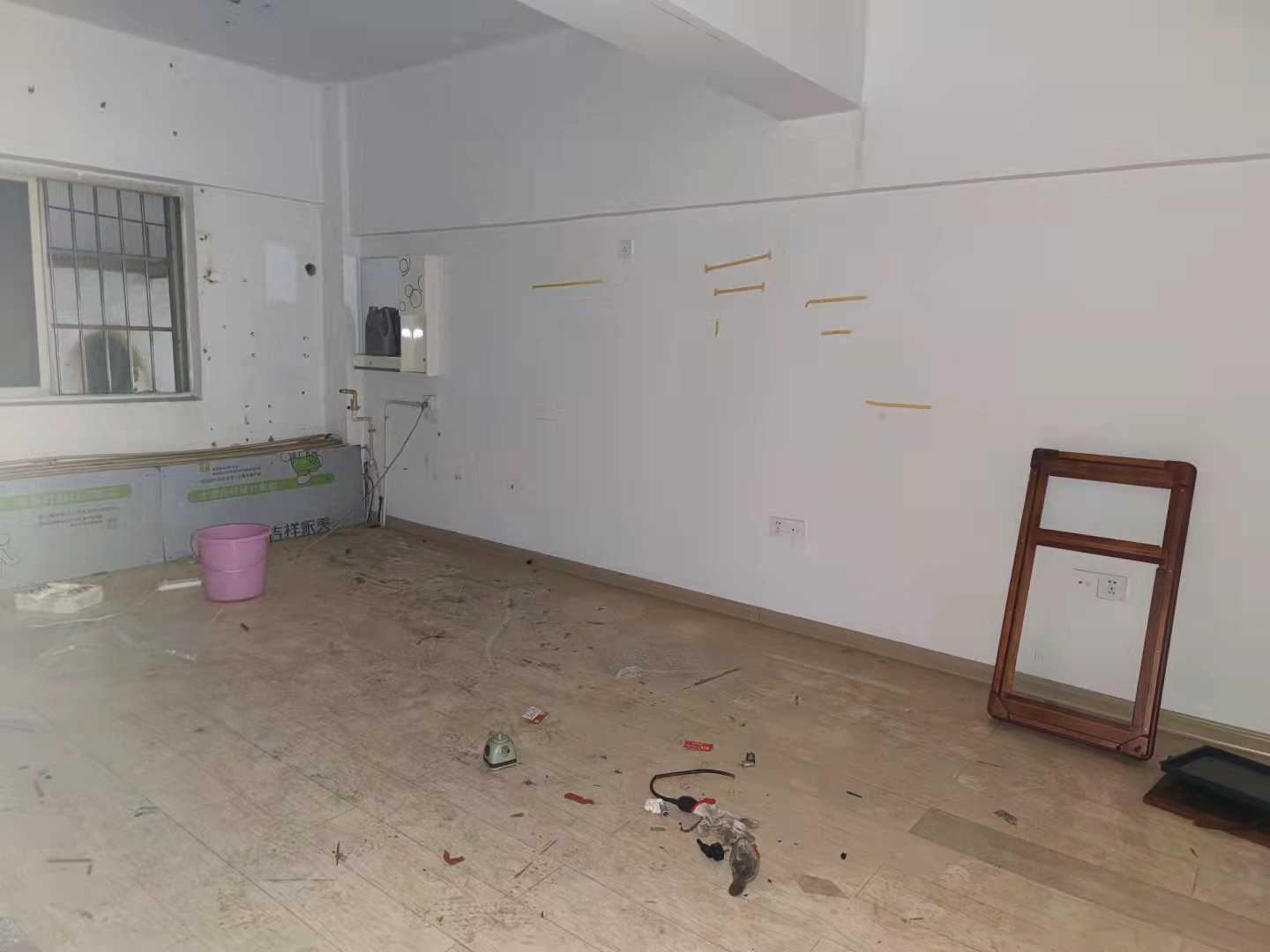 中南汽车世界  0室1厅0卫   9200.00元/月室内图