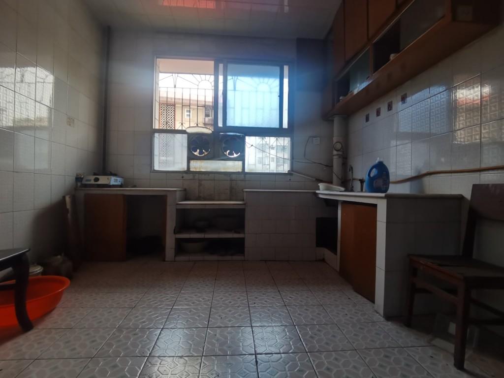 育财农贸市场(民营市场)  3室2厅1卫    60.0万 育财农贸市场(民营市场)  3室2厅1卫    60.0万客厅