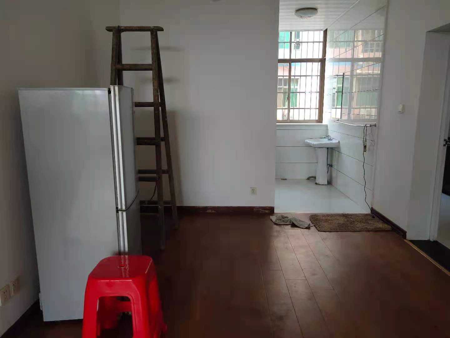 金塘小区  3室2厅2卫   1800.00元/月室内图