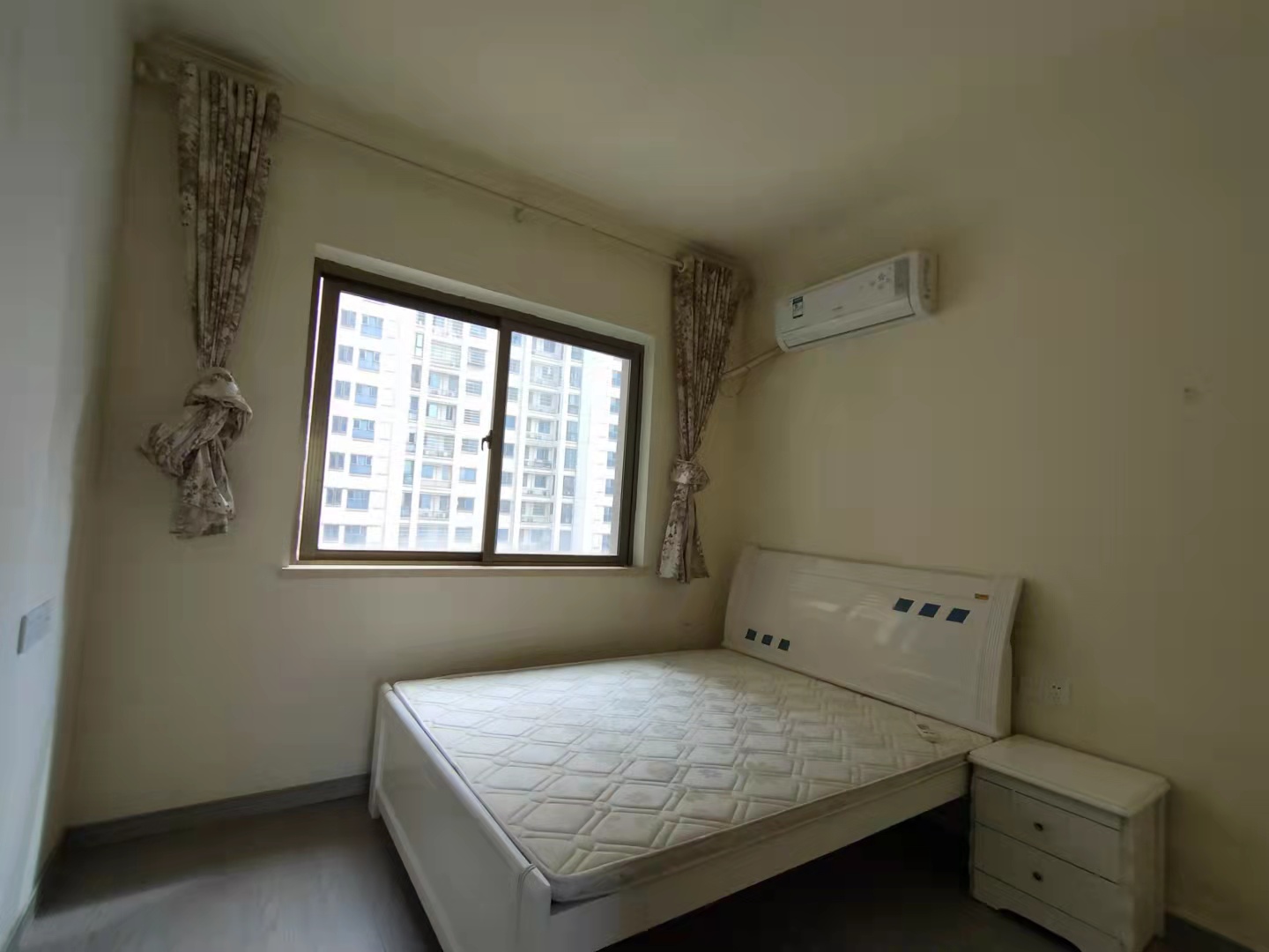 碧桂园 4室2厅3卫 2500.0元/月 碧桂园 4室2厅3卫 2500.0元/月室内图