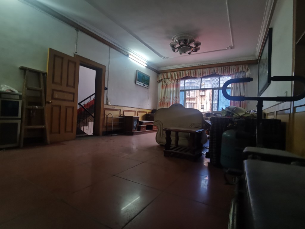 育财农贸市场(民营市场)  3室2厅1卫    60.0万 育财农贸市场(民营市场)  3室2厅1卫    60.0万客厅