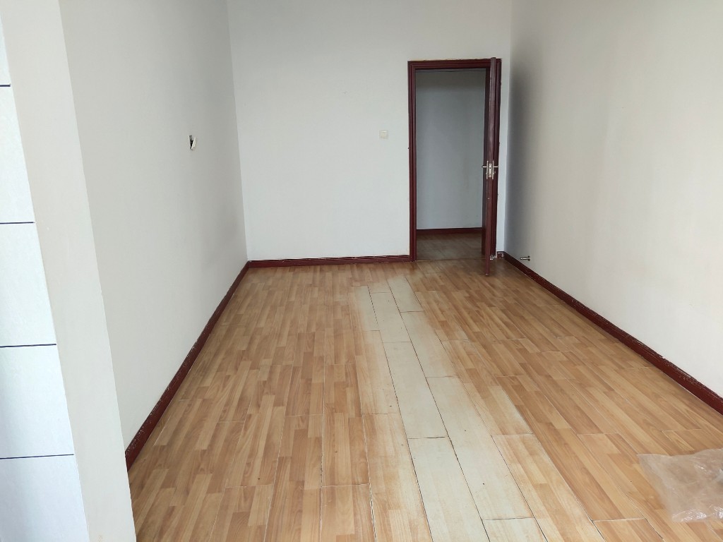 金塘小区  3室2厅2卫   1800.00元/月室内图
