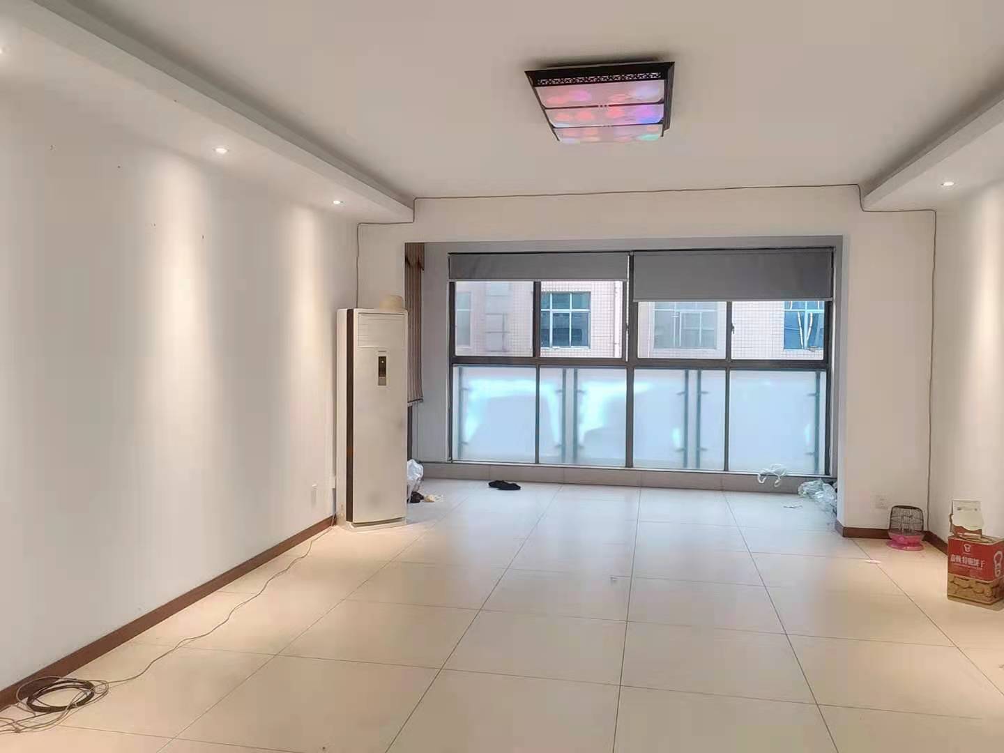 华天壹号公馆  3室1厅1卫    2300.0元/月 华天壹号公馆  3室1厅1卫    2300.0元/月室内图