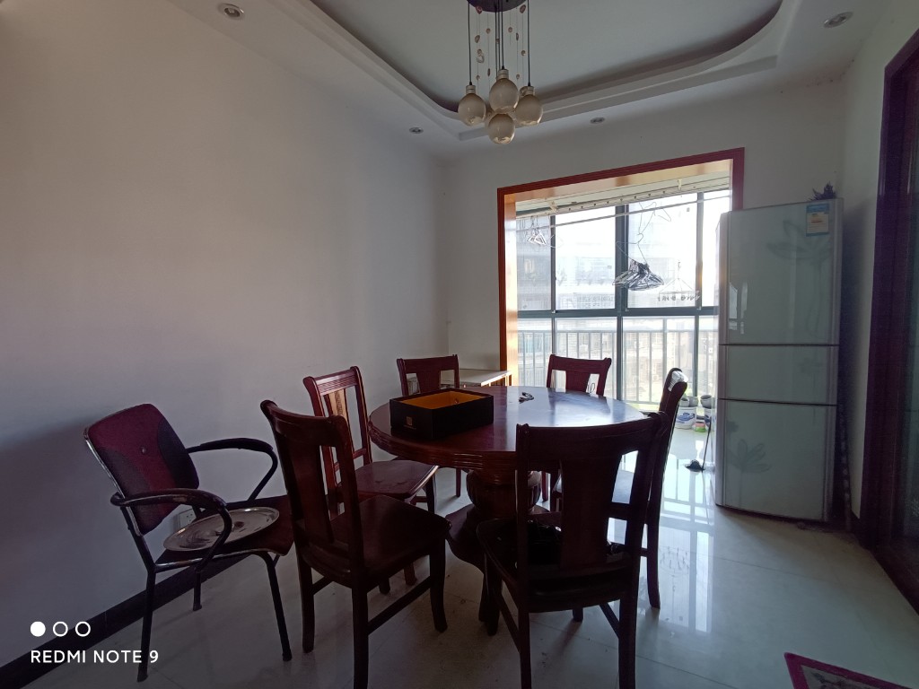 吉泰邦臣  3室2厅2卫    101.8万 吉泰邦臣  3室2厅2卫    101.8万客厅