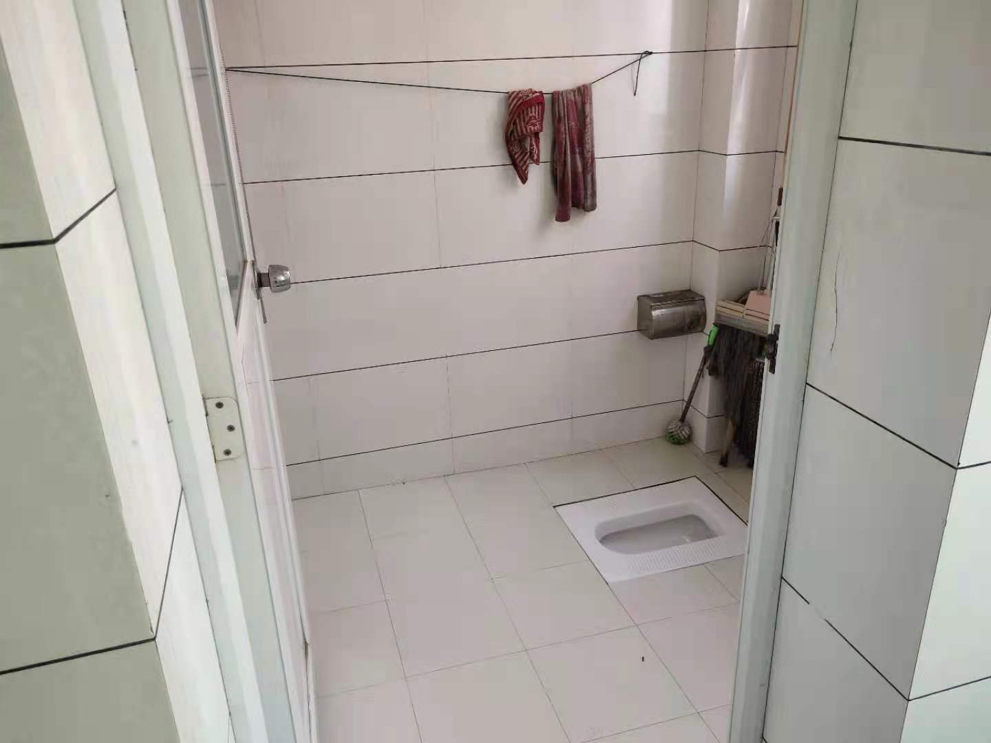 金塘小区  3室2厅2卫   1800.00元/月室内图