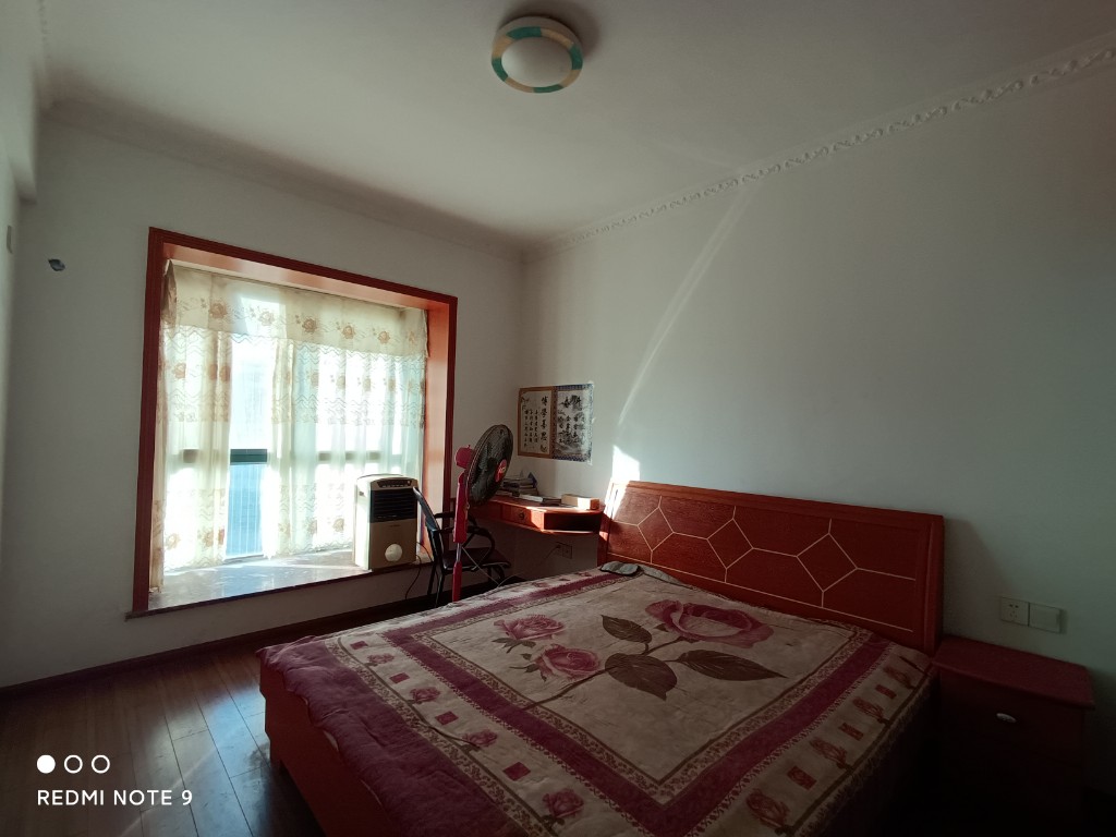 吉泰邦臣  3室2厅2卫    101.8万 吉泰邦臣  3室2厅2卫    101.8万卧室