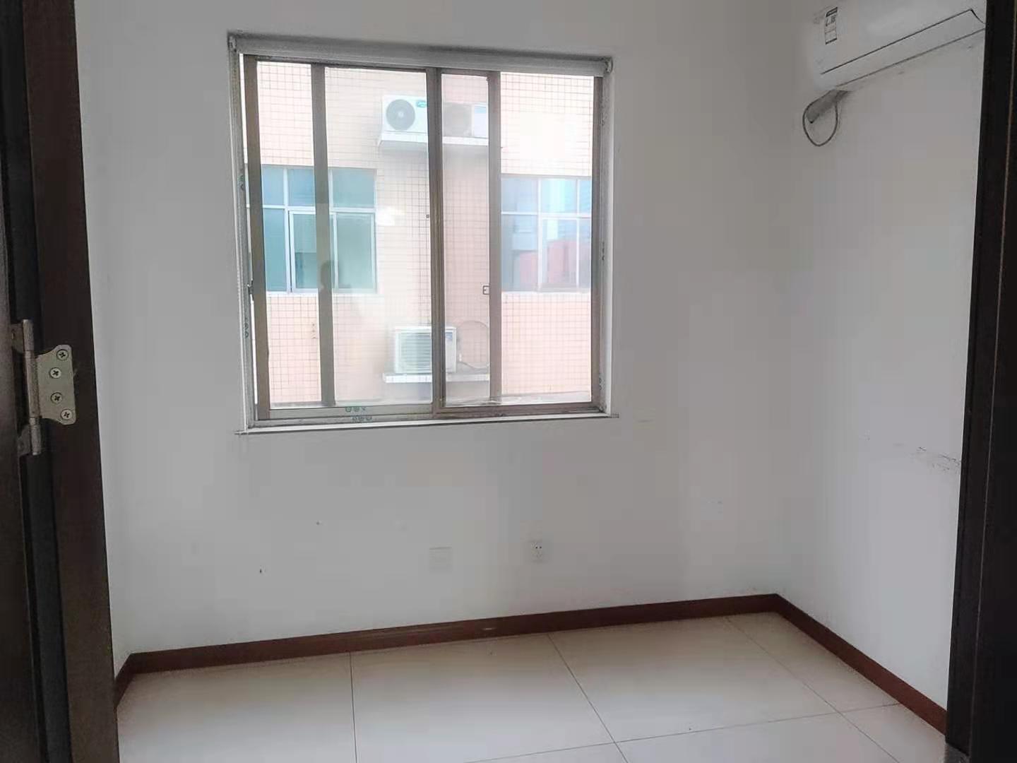 华天壹号公馆  3室1厅1卫    2300.0元/月 华天壹号公馆  3室1厅1卫    2300.0元/月室内图