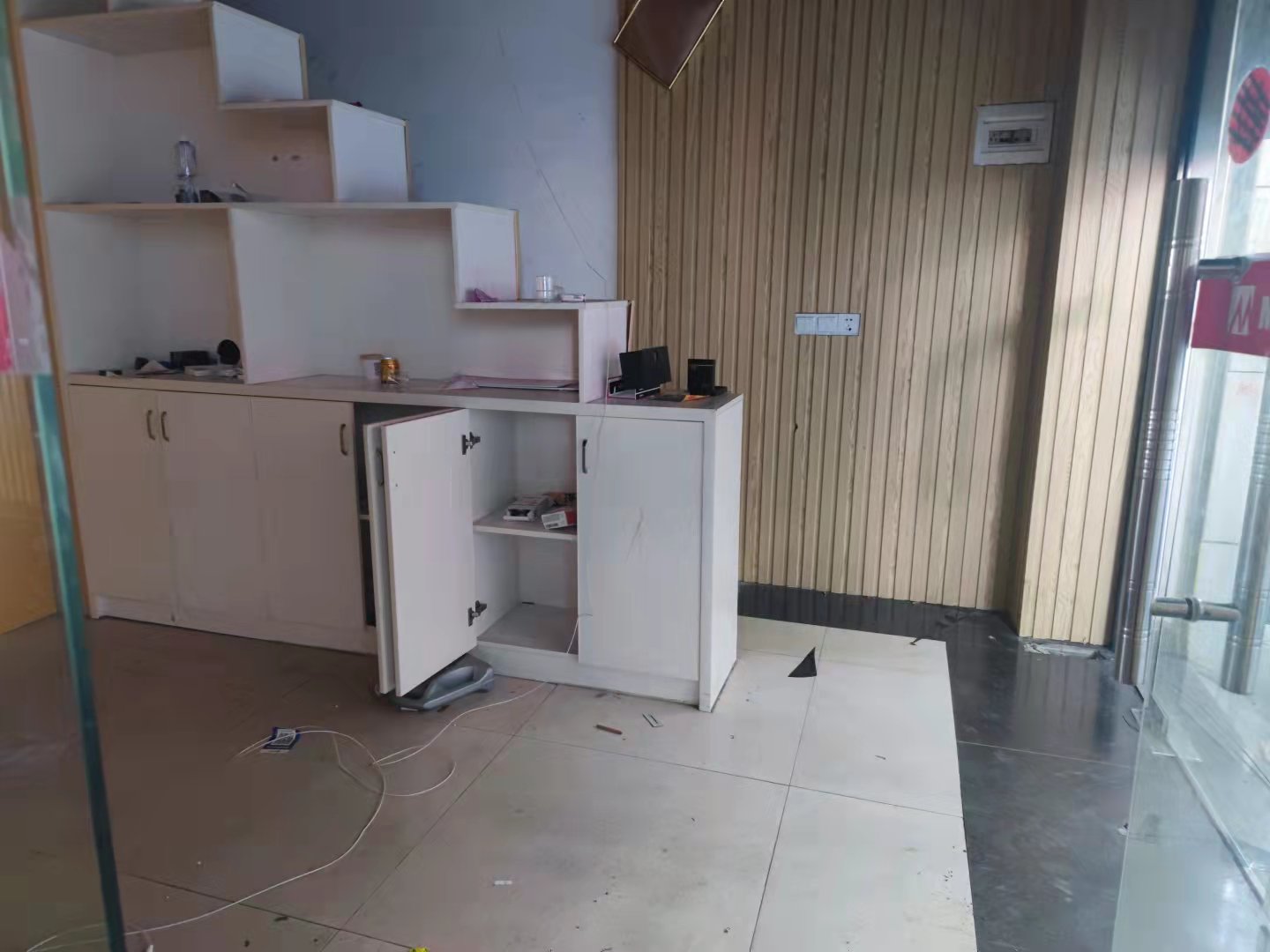 中南汽车世界  0室1厅0卫   9200.00元/月室内图
