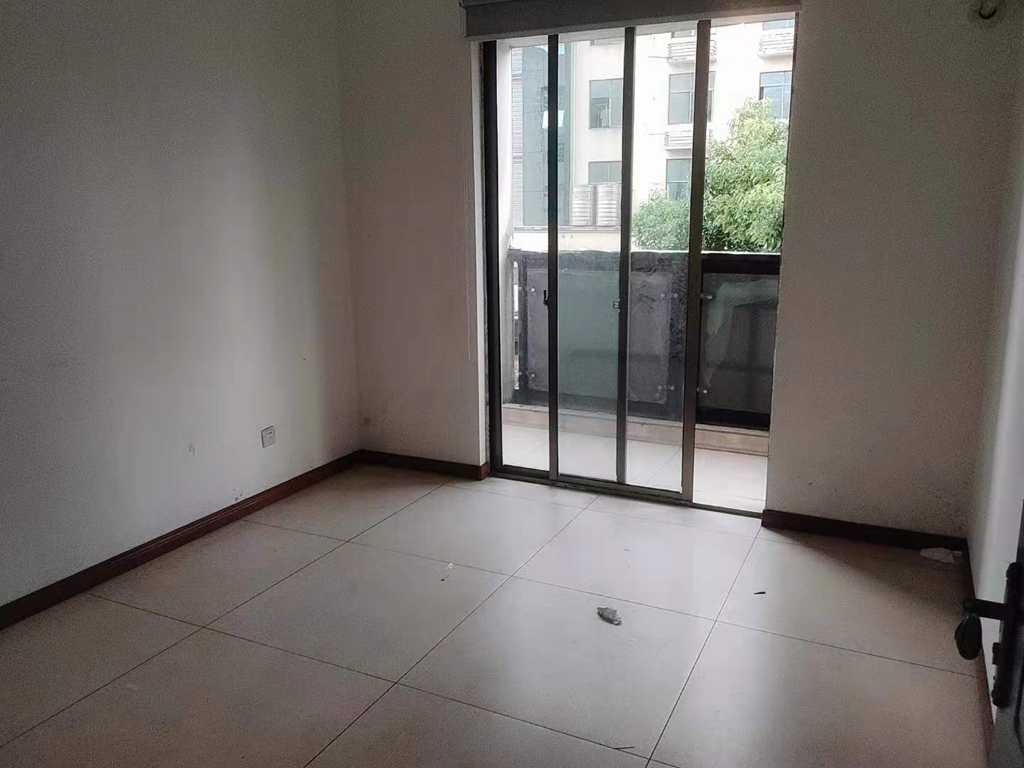 华天壹号公馆  3室1厅1卫    2300.0元/月 华天壹号公馆  3室1厅1卫    2300.0元/月室内图