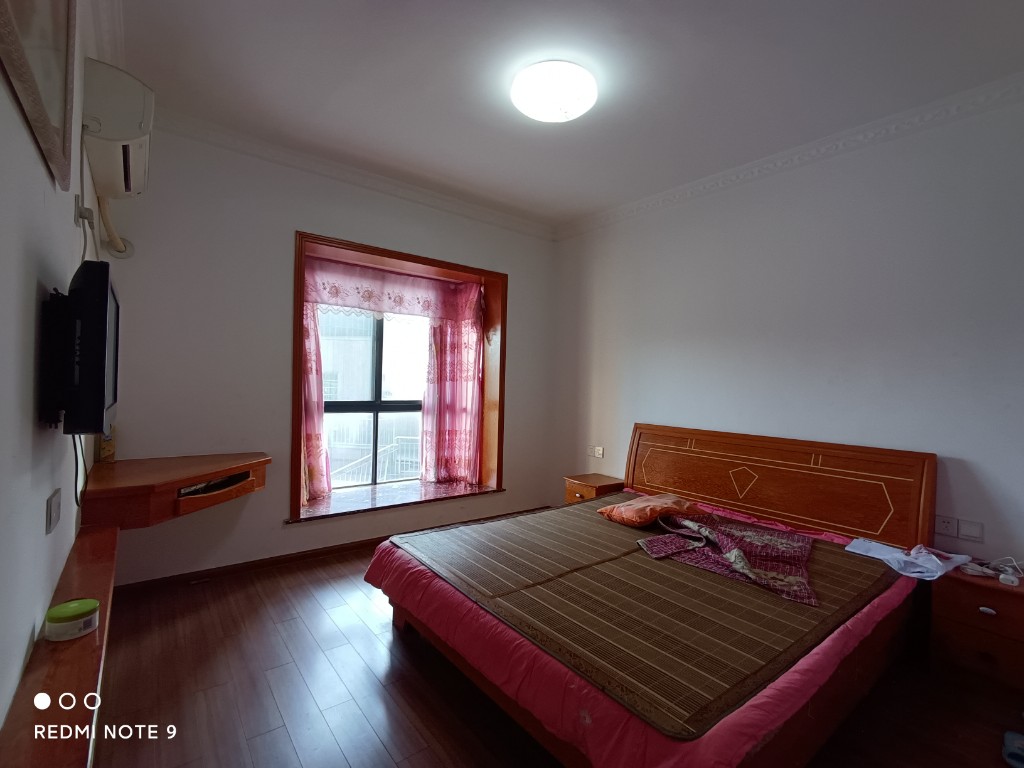 吉泰邦臣  3室2厅2卫    101.8万 吉泰邦臣  3室2厅2卫    101.8万卧室