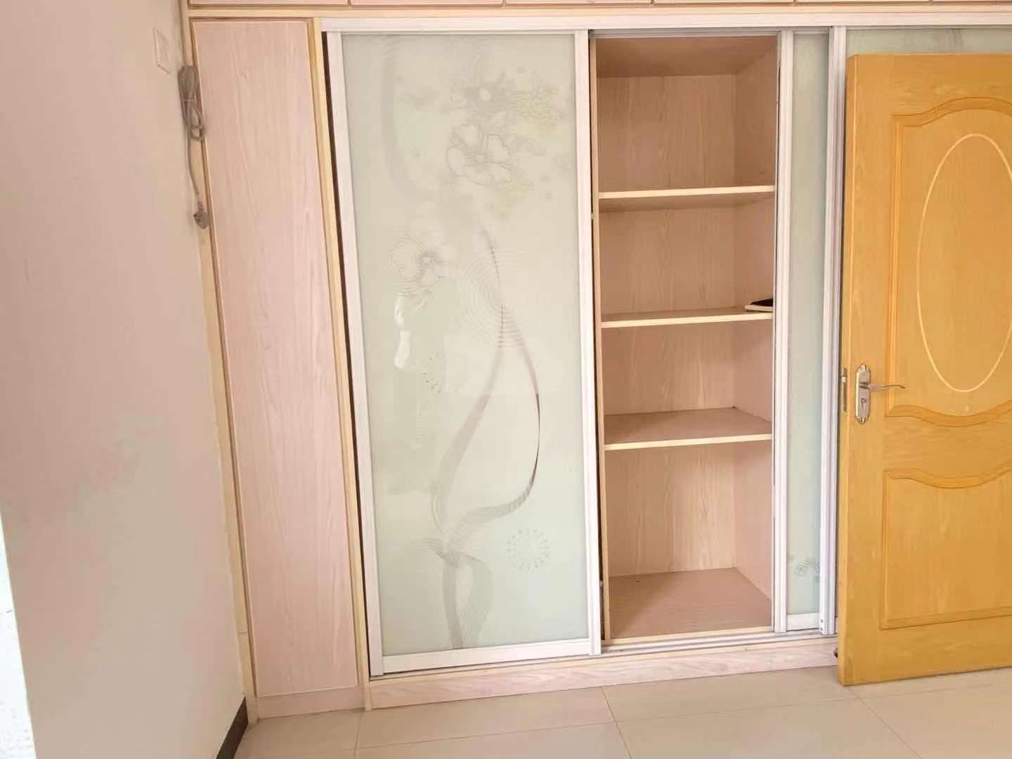 金鹿花园  2室2厅1卫   66.80万卫生间