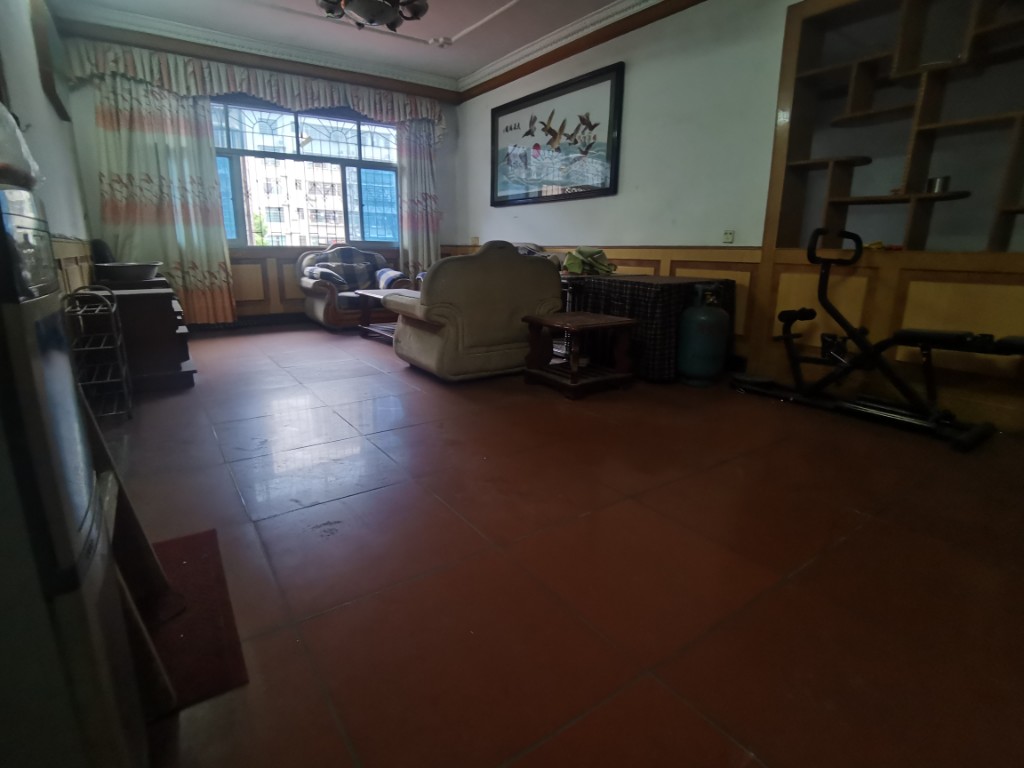 育财农贸市场(民营市场)  3室2厅1卫    60.0万 育财农贸市场(民营市场)  3室2厅1卫    60.0万客厅