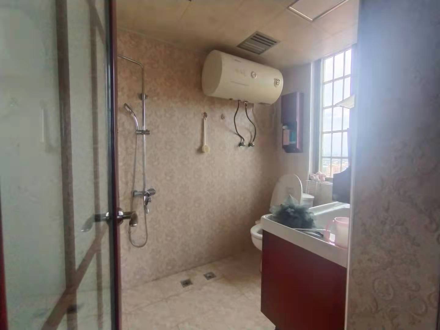 香山红叶  3室2厅2卫    95.8万 香山红叶  3室2厅2卫    95.8万卫生间