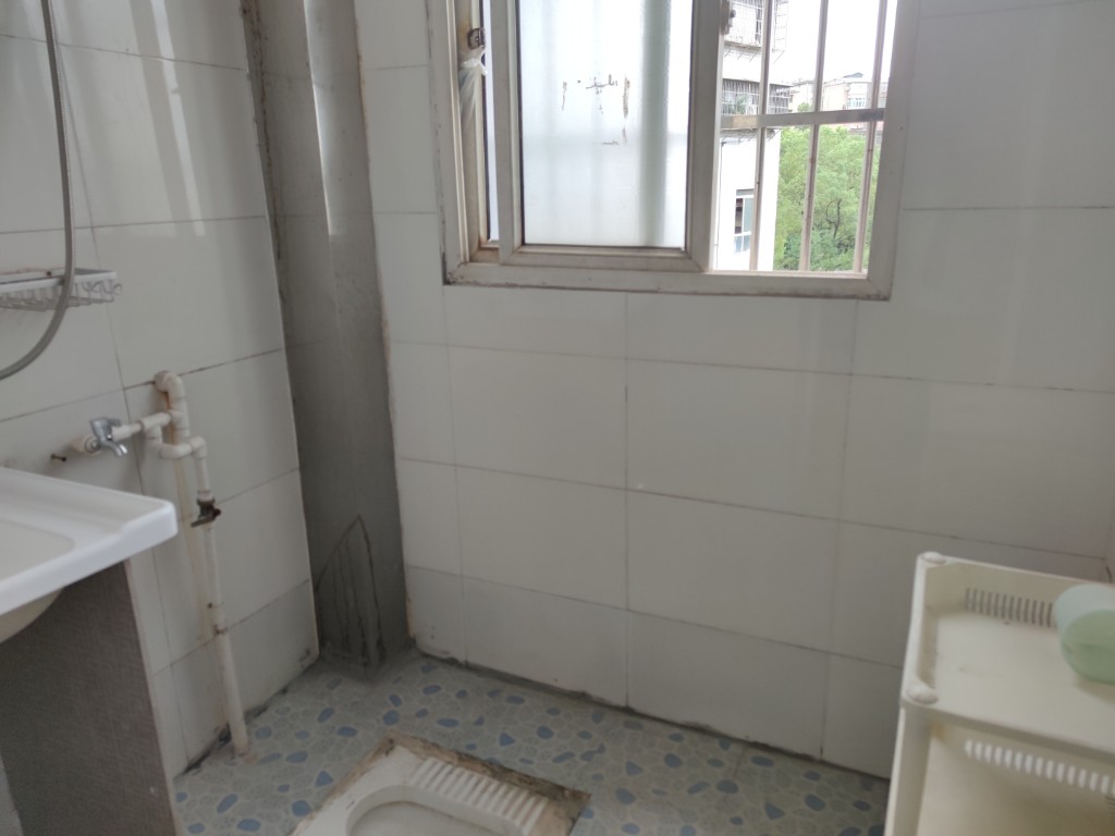 荷叶塘散户 1室1厅1卫 700.0元/月 荷叶塘散户 1室1厅1卫 700.0元/月室内图