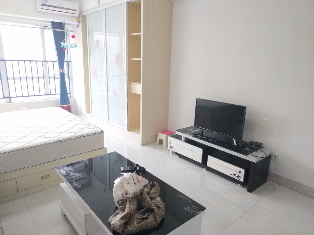 美的城三期 1室1厅1卫 28.00万 美的城三期 1室1厅1卫 28.00万客厅