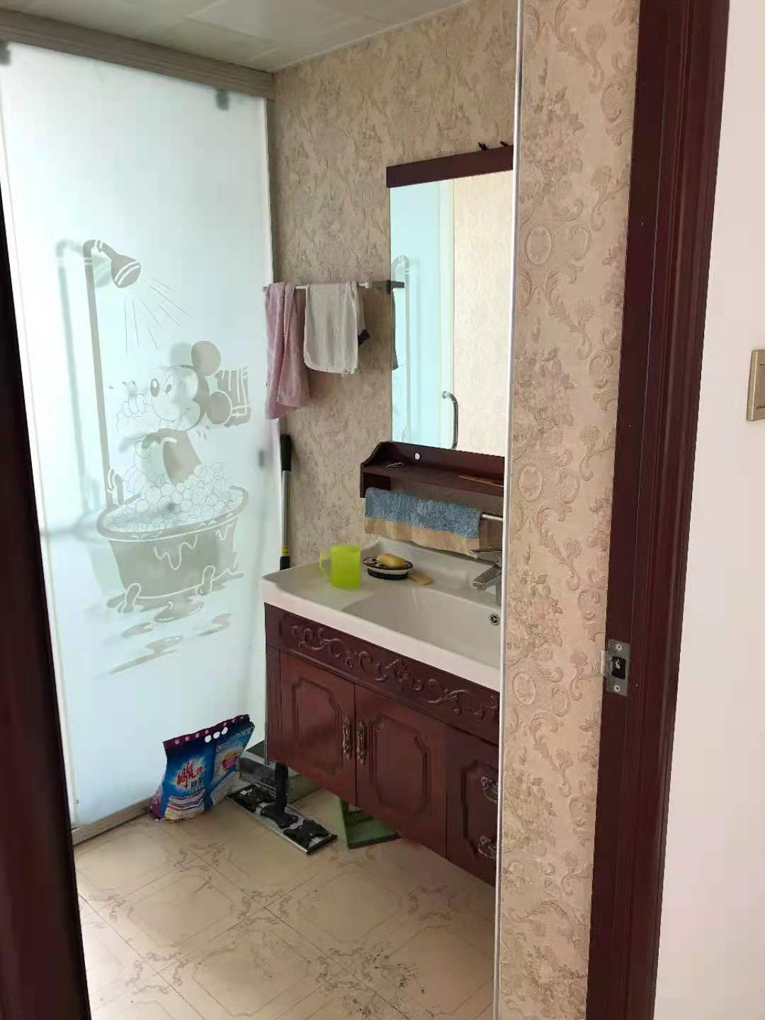 香山红叶  3室2厅2卫    95.8万 香山红叶  3室2厅2卫    95.8万卫生间