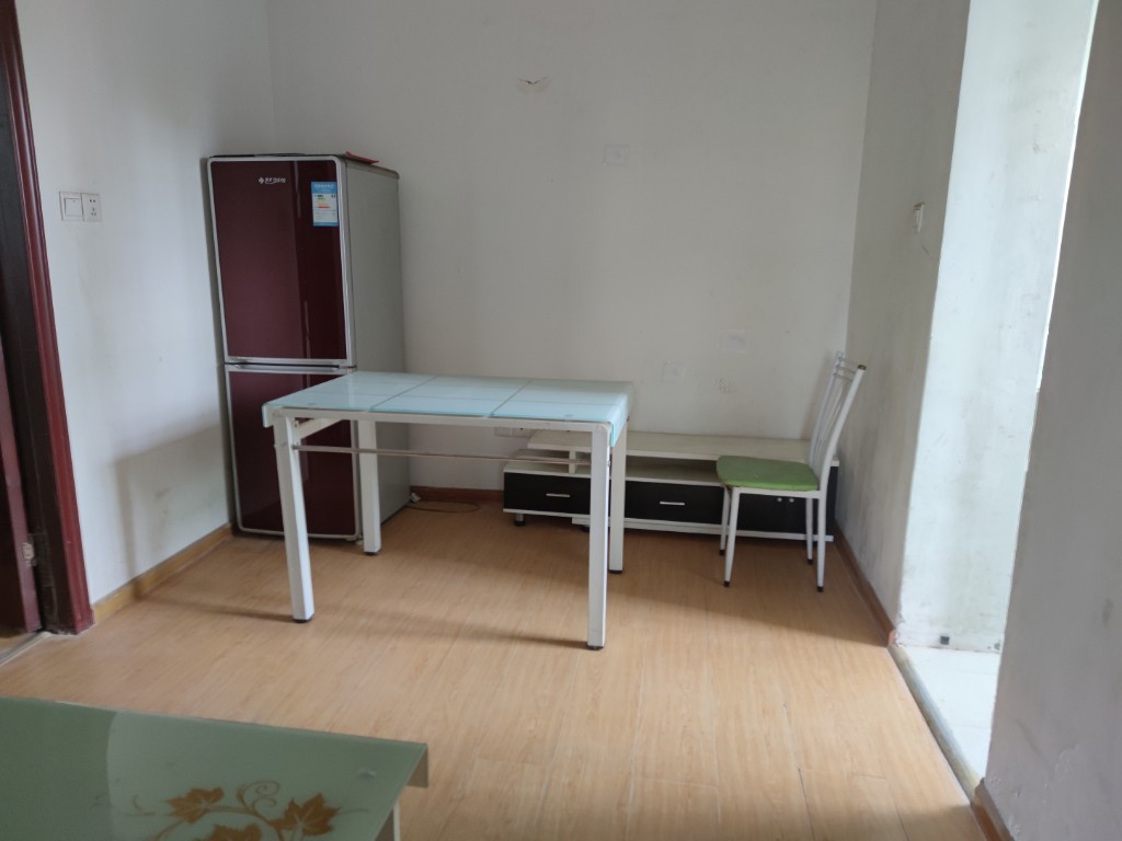 荷叶塘散户 1室1厅1卫 700.0元/月 荷叶塘散户 1室1厅1卫 700.0元/月户型图