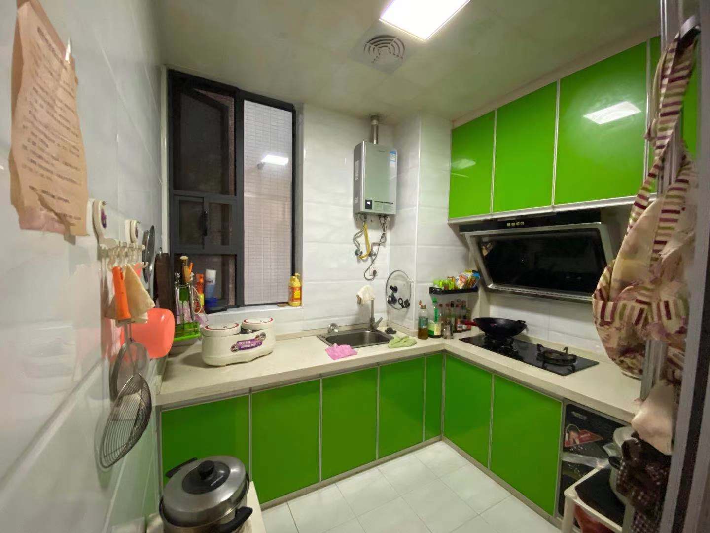 泰山公馆 2室1厅1卫 61.0万 泰山公馆 2室1厅1卫 61.0万客厅