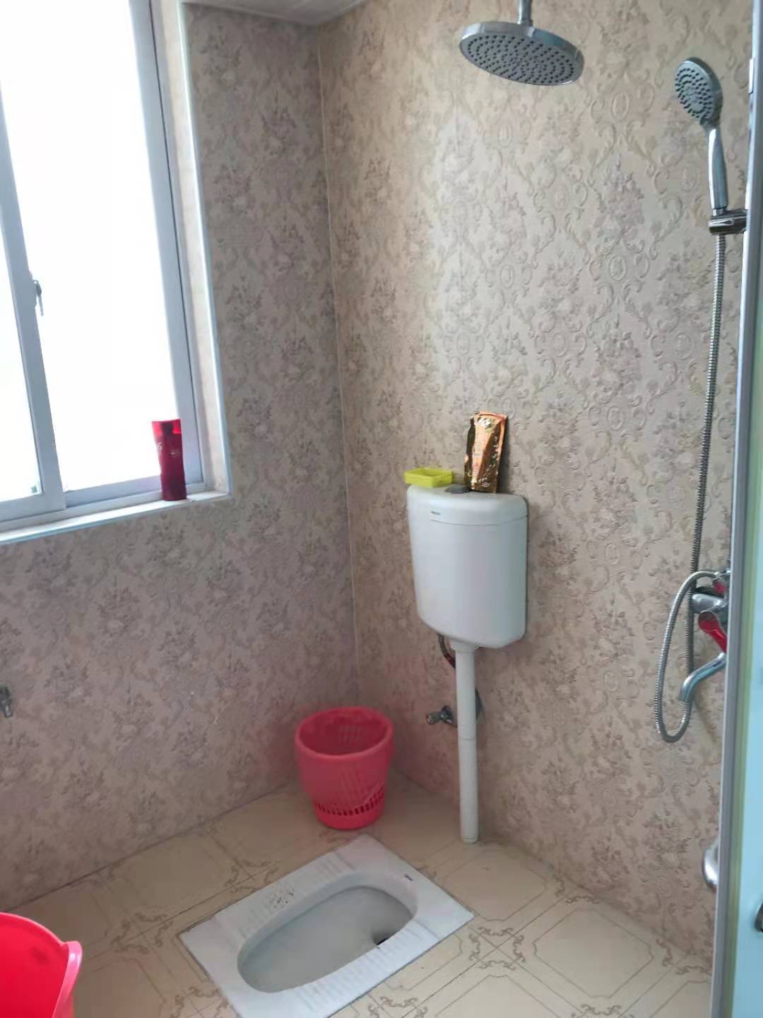 香山红叶  3室2厅2卫    95.8万 香山红叶  3室2厅2卫    95.8万卫生间