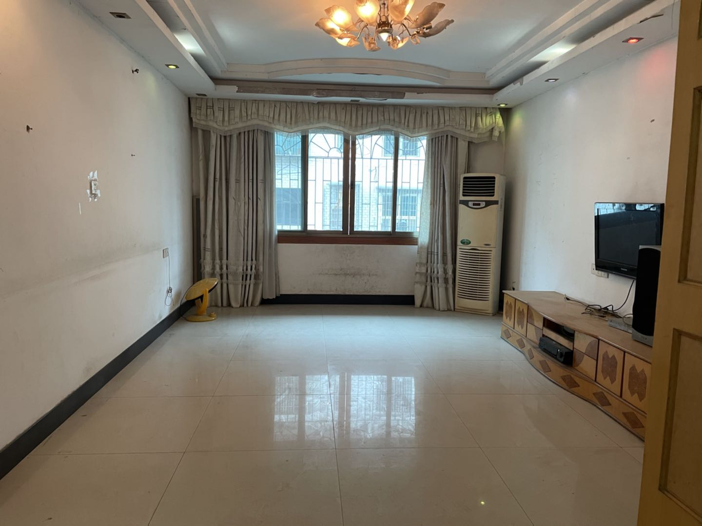 月秀小区  3室2厅2卫    50.0万 月秀小区  3室2厅2卫    50.0万卧室