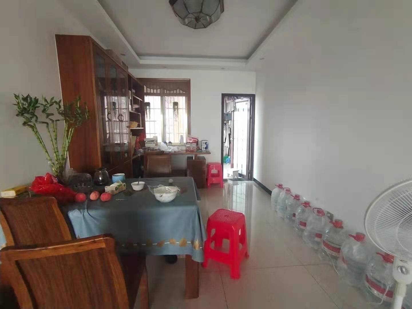 香山红叶  3室2厅2卫    95.8万 香山红叶  3室2厅2卫    95.8万客厅