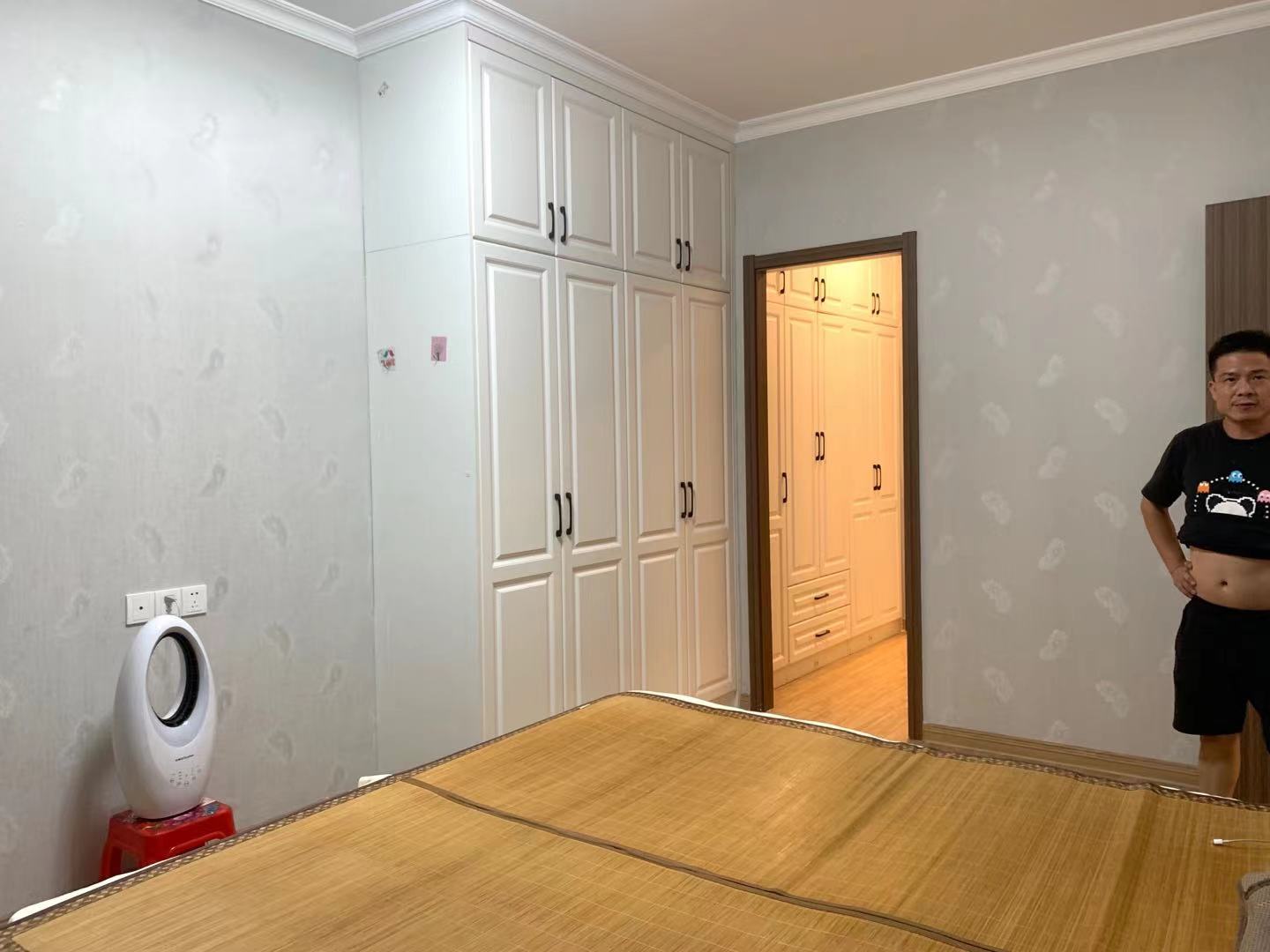 华耀碧桂园十里江湾观澜  3室2厅2卫    2600.0元/月 华耀碧桂园十里江湾观澜  3室2厅2卫    2600.0元/月室内图