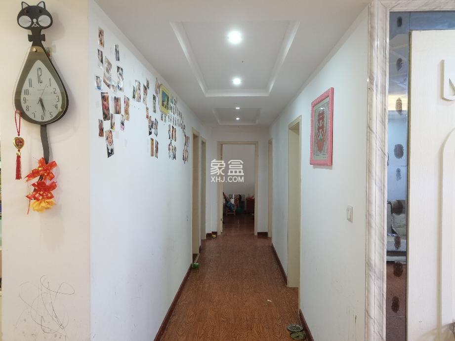 御景园 4室2厅2卫 82.8万 御景园 4室2厅2卫 82.8万客厅