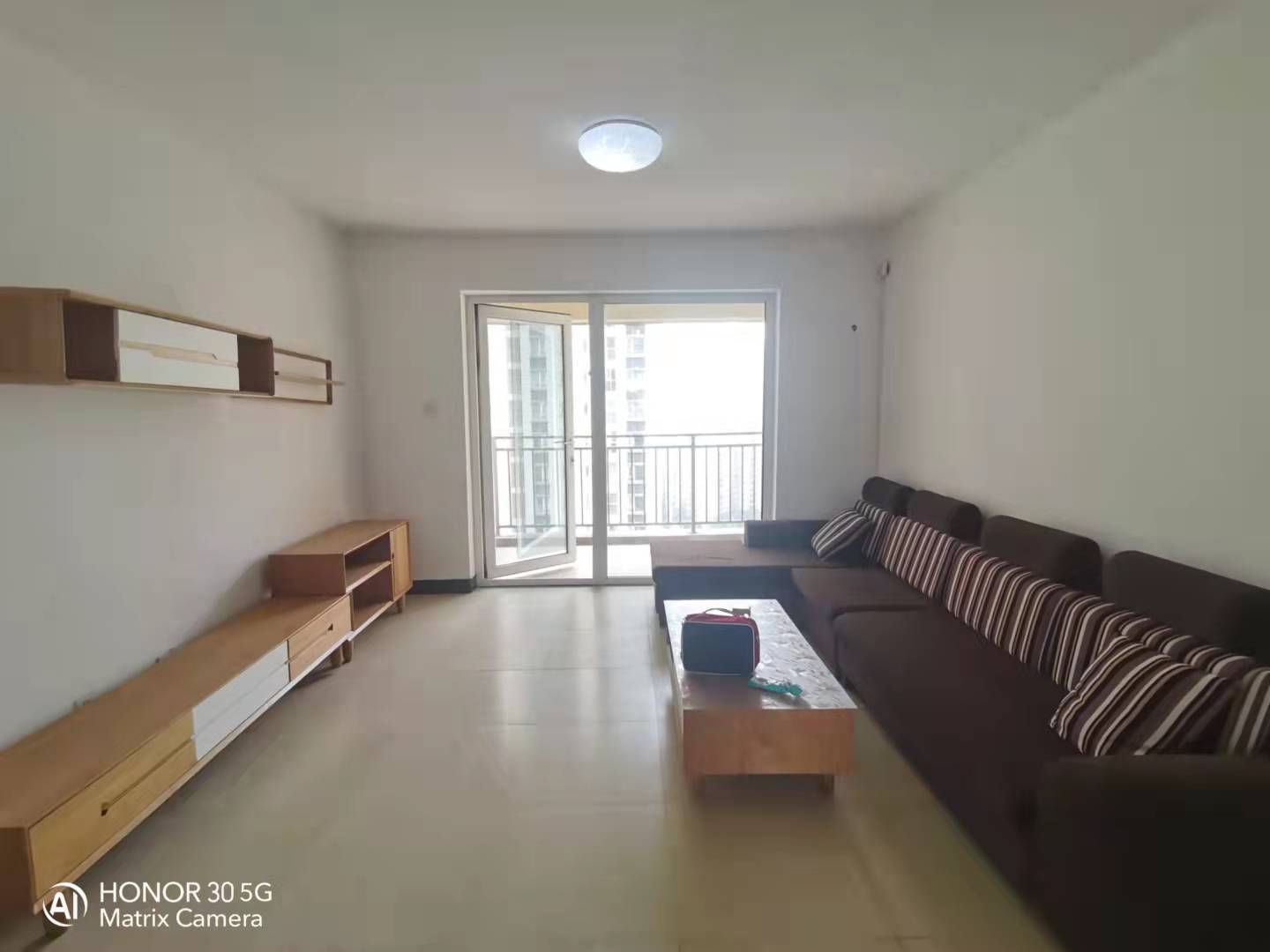 万国城（当代满庭春MOMA）三期  3室2厅2卫    2500.0元/月室内图1