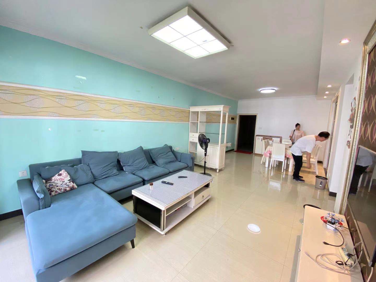 愉景湾东域  3室2厅2卫   2200.00元/月室内图