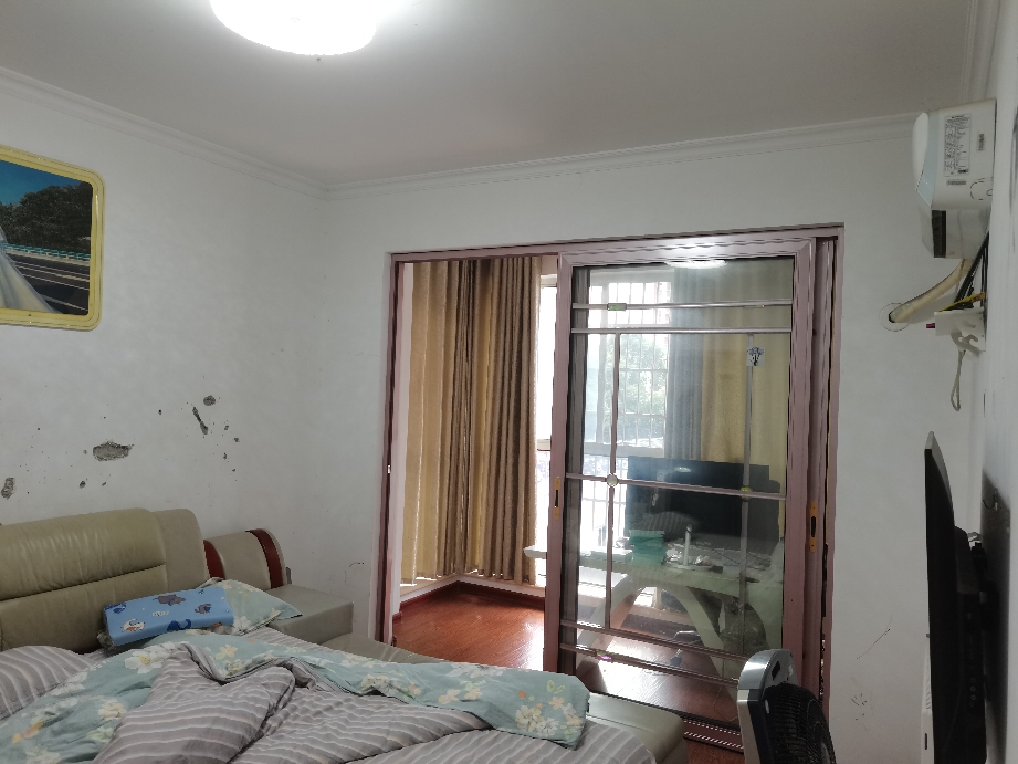 御景园 4室2厅2卫 82.8万 御景园 4室2厅2卫 82.8万客厅