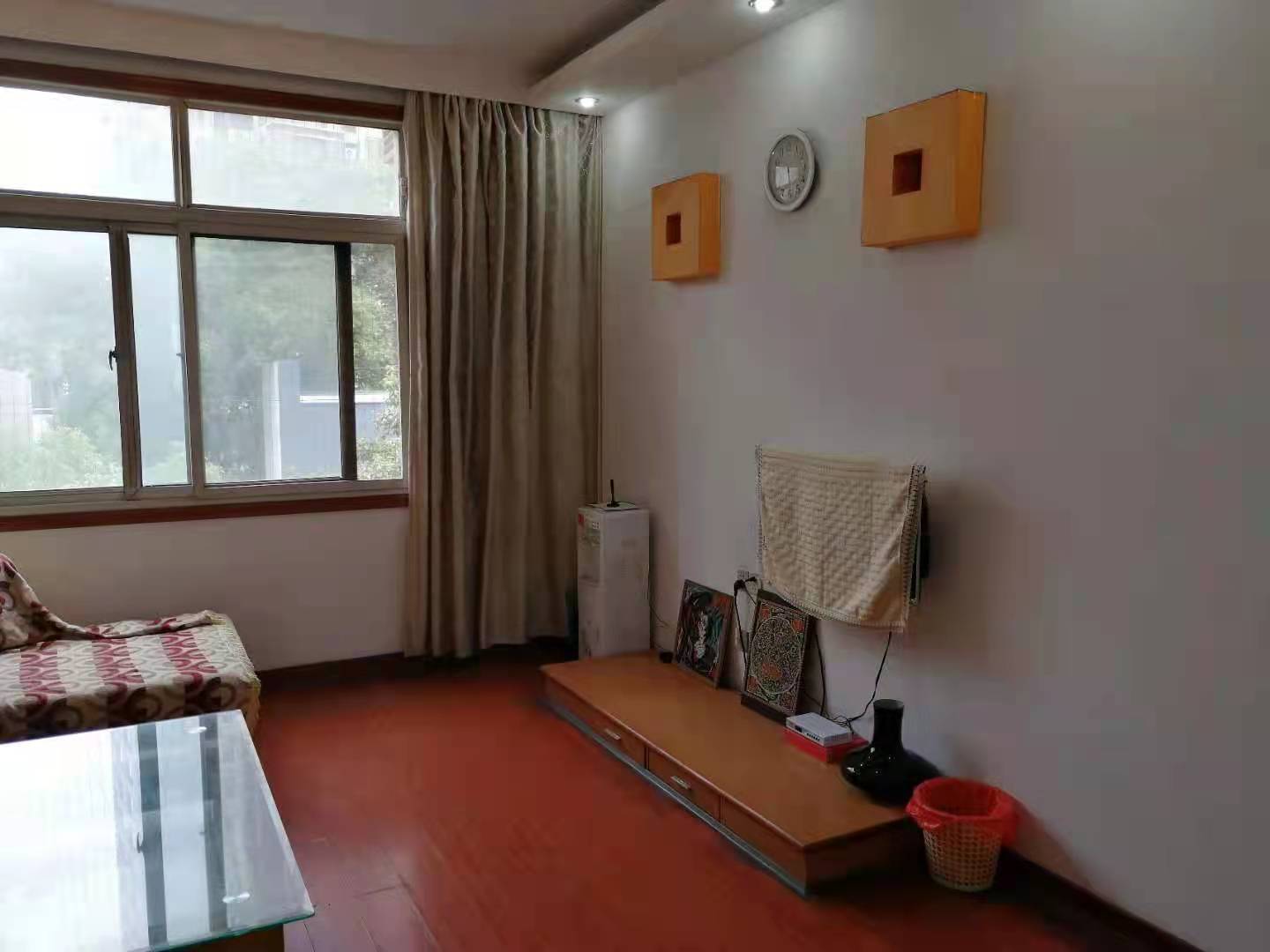 人民南路散盘  3室2厅1卫    2000.0元/月 人民南路散盘  3室2厅1卫    2000.0元/月室内图