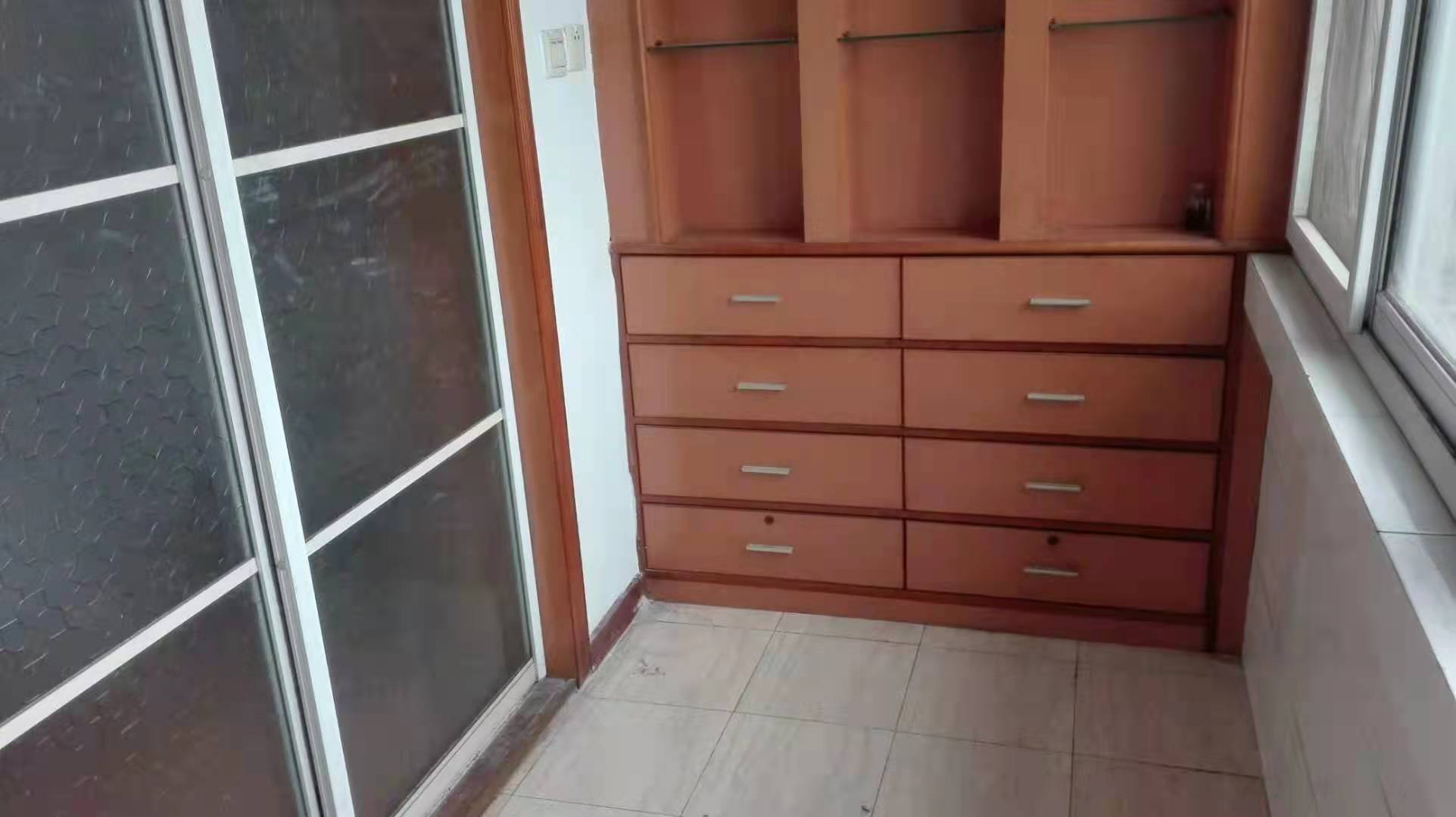 人民南路散盘  3室2厅1卫    2000.0元/月 人民南路散盘  3室2厅1卫    2000.0元/月室内图