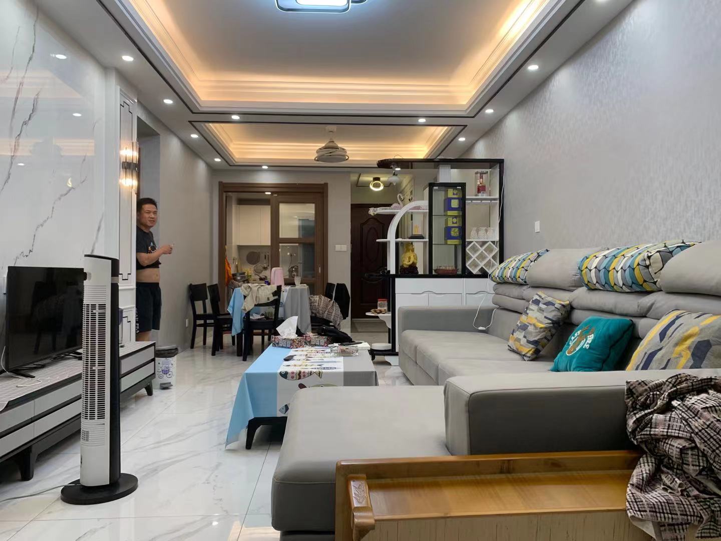 华耀碧桂园十里江湾观澜  3室2厅2卫    2600.0元/月 华耀碧桂园十里江湾观澜  3室2厅2卫    2600.0元/月室内图