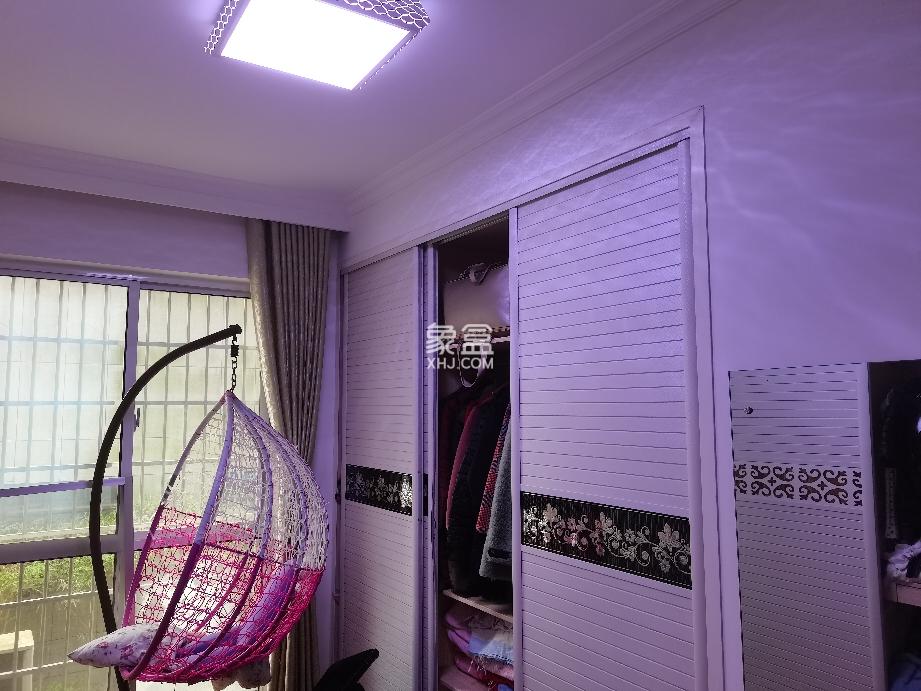 御景园 4室2厅2卫 82.8万 御景园 4室2厅2卫 82.8万客厅