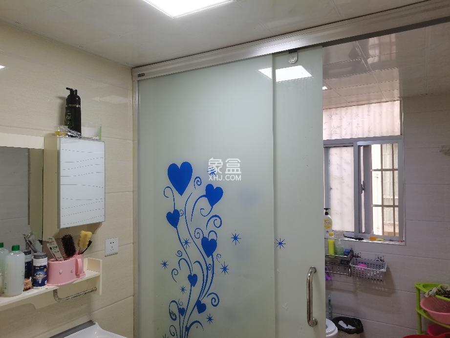 御景园 4室2厅2卫 82.8万 御景园 4室2厅2卫 82.8万客厅