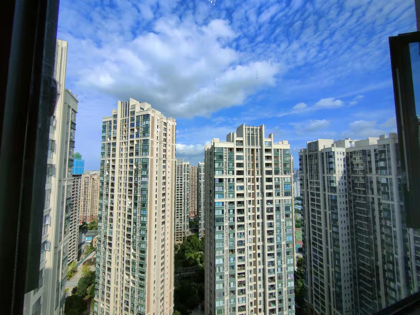 远大中央公园三期  3室2厅2卫   2700.00元/月户型图