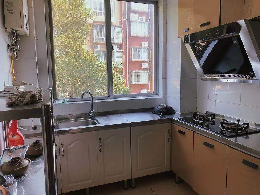 湘银小区 3室2厅2卫 1900.0元/月 湘银小区 3室2厅2卫 1900.0元/月室内图