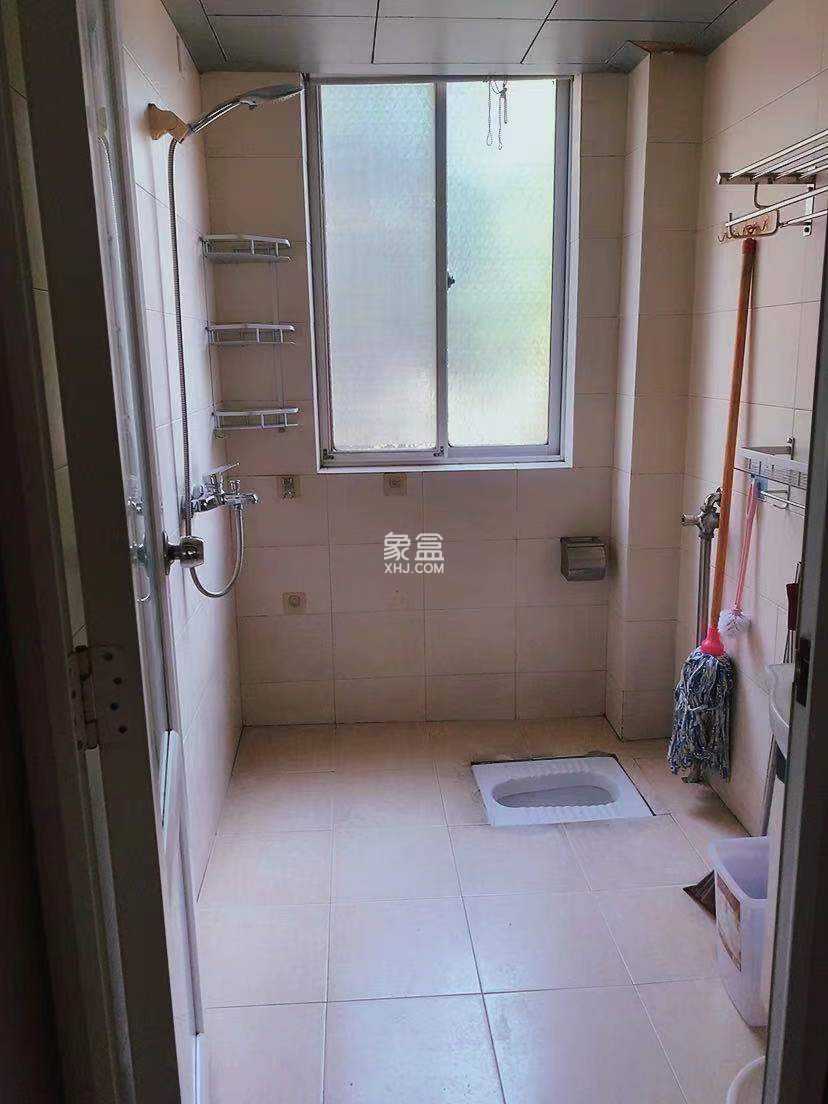 湘银小区  3室2厅2卫   1900.00元/月