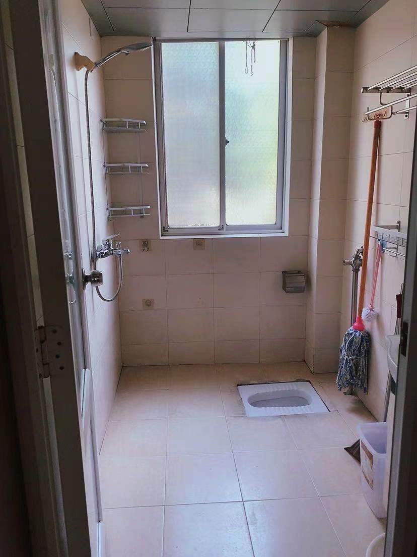 湘银小区 3室2厅2卫 1900.0元/月 湘银小区 3室2厅2卫 1900.0元/月室内图