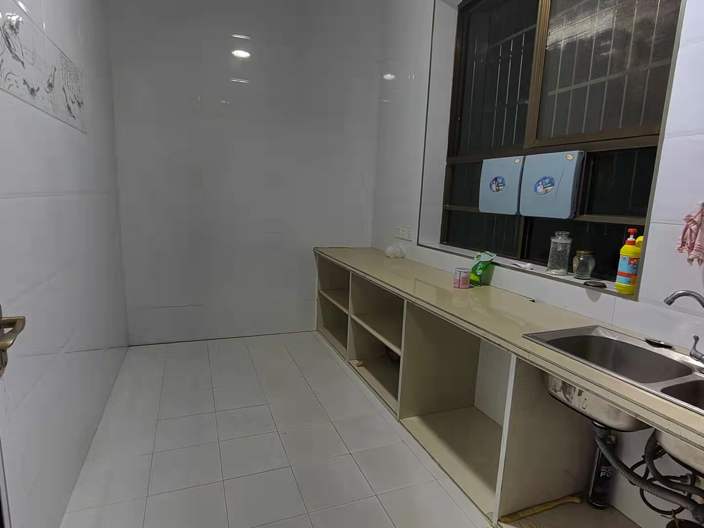 秀峰新村  2室2厅1卫    600.0元/月 秀峰新村  2室2厅1卫    600.0元/月室内图