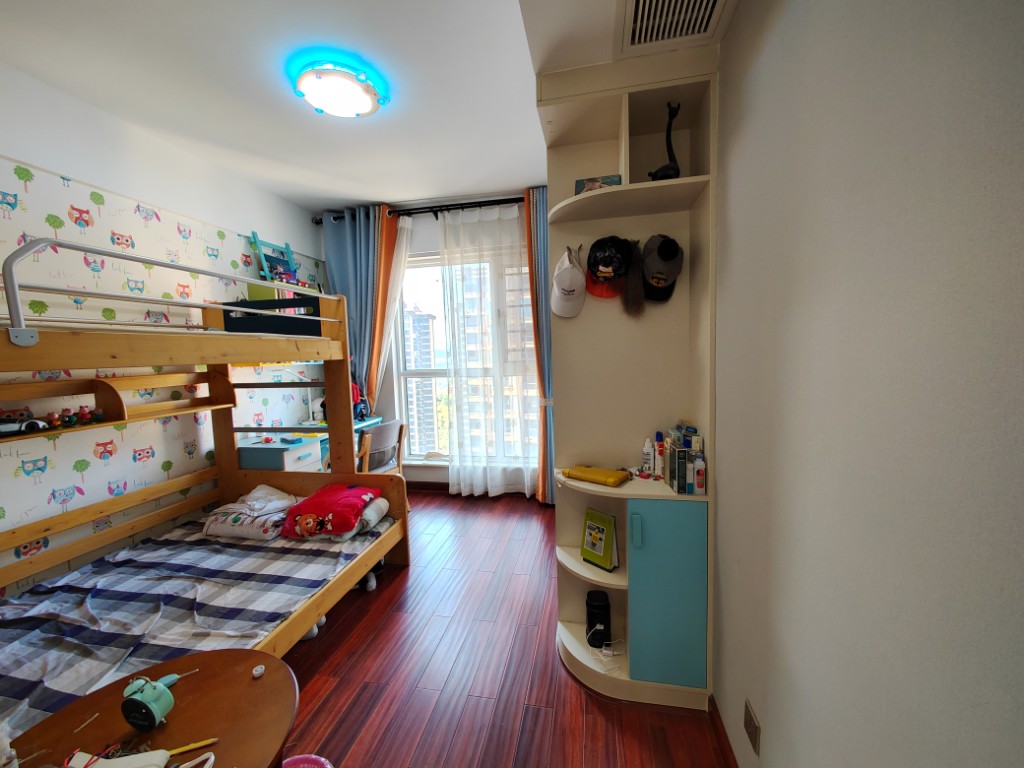 檀香山  4室2厅2卫    106.8万 檀香山  4室2厅2卫    106.8万卧室