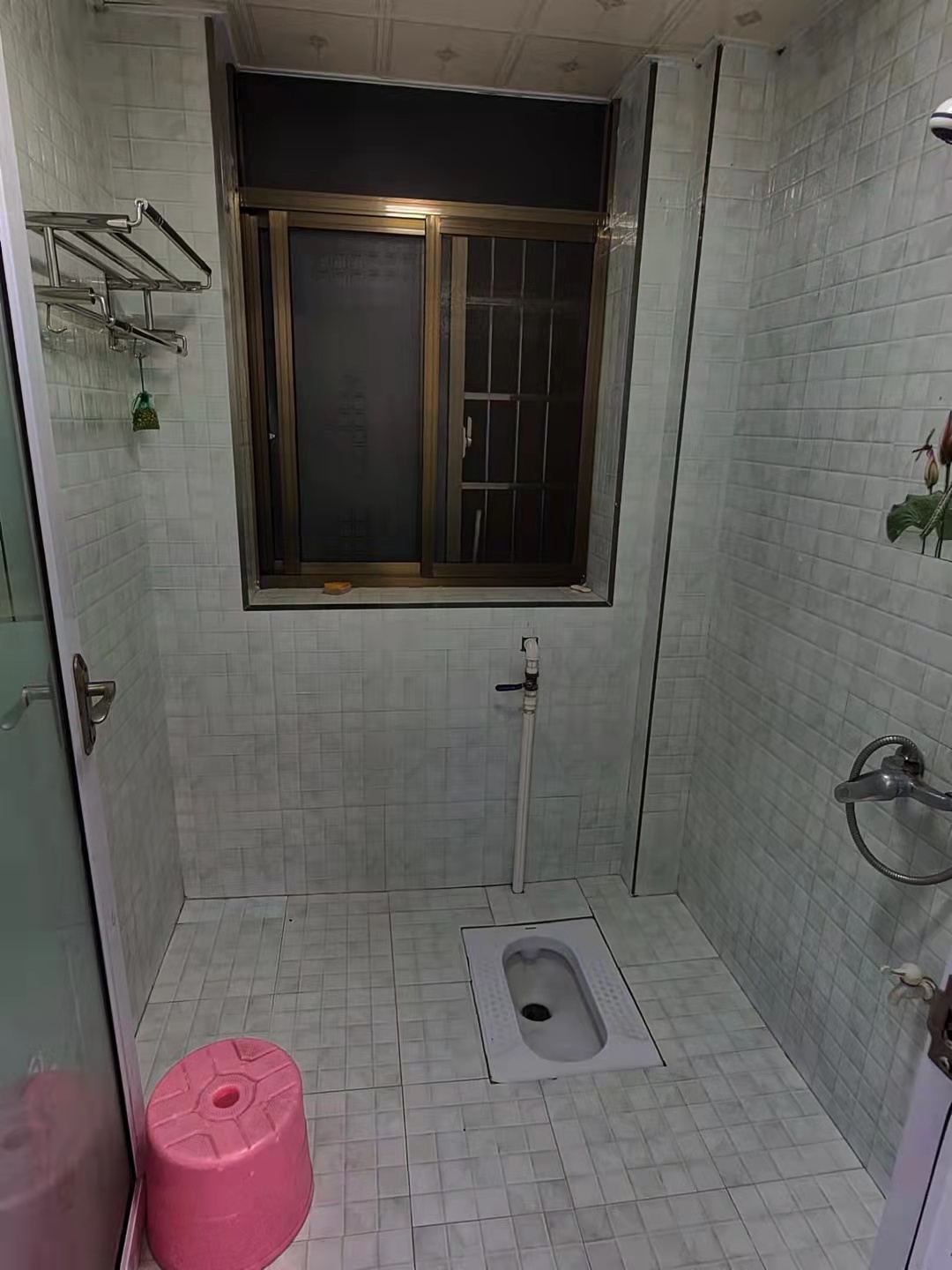 秀峰新村  2室2厅1卫    600.0元/月 秀峰新村  2室2厅1卫    600.0元/月室内图