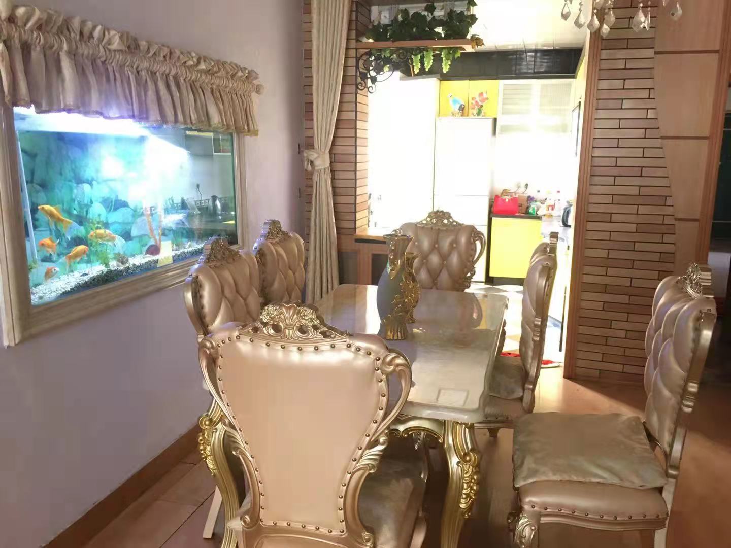 泰时新雅园 4室2厅1卫 5000.0元/月 泰时新雅园 4室2厅1卫 5000.0元/月室内图