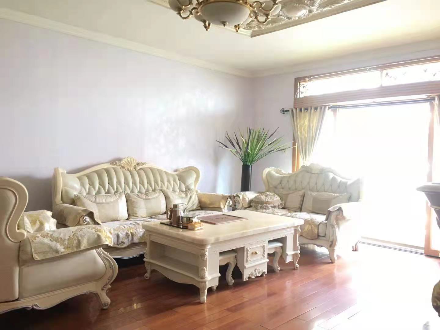 泰时新雅园 4室2厅1卫 5000.0元/月 泰时新雅园 4室2厅1卫 5000.0元/月室内图