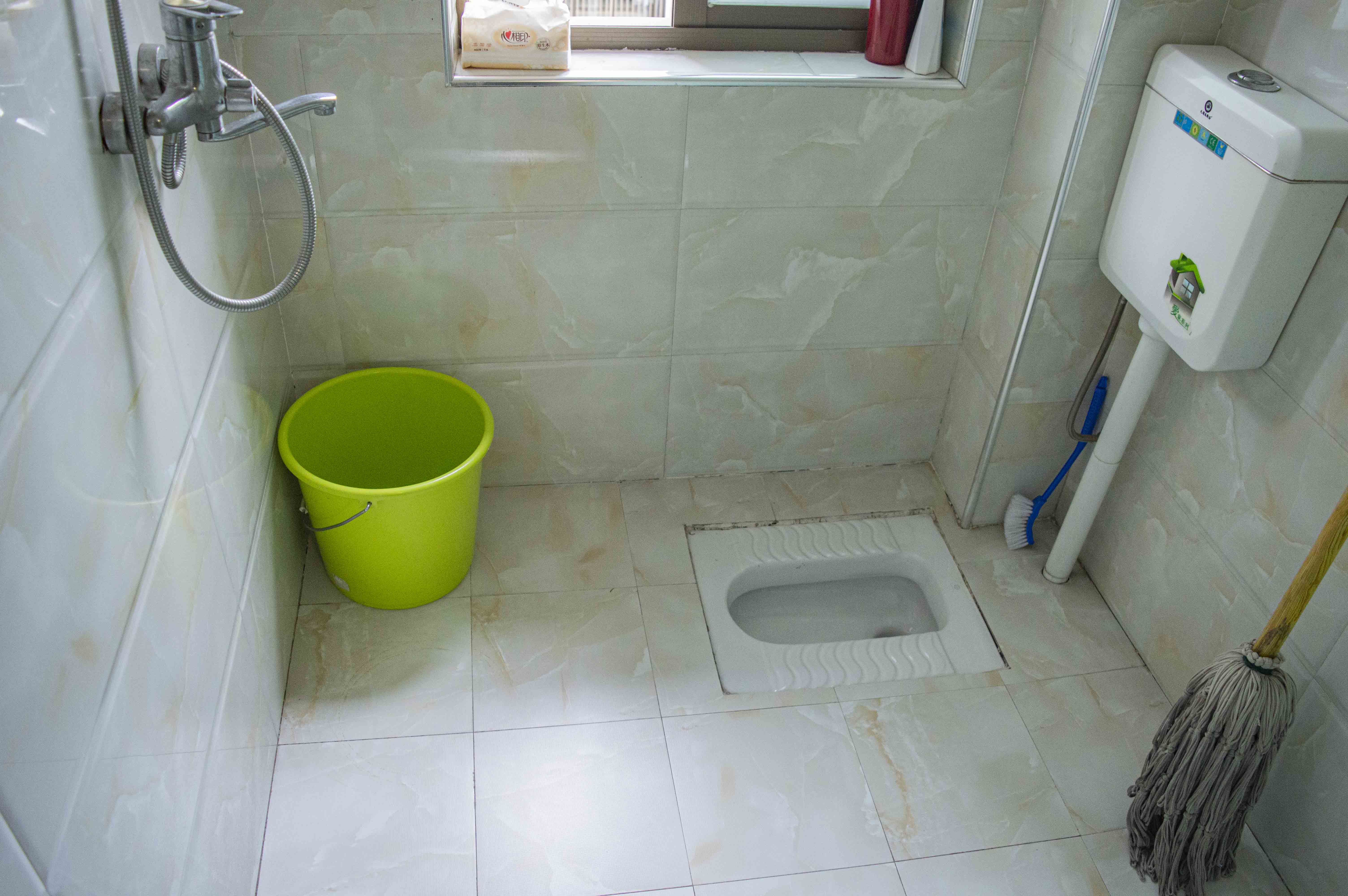 精锐华府(精锐华庭) 3室2厅2卫 68.8万 精锐华府(精锐华庭) 3室2厅2卫 68.8万客厅