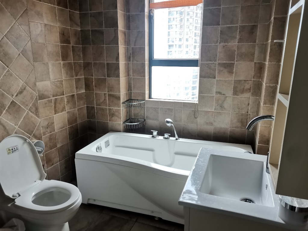 梓湖观邸 3室2厅2卫 3500.0元/月 梓湖观邸 3室2厅2卫 3500.0元/月室内图